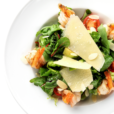 Green salad with shrimps