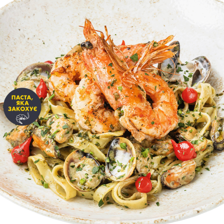 Tagliatelle with seafood and pesto